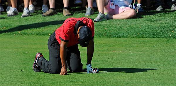 tiger_woods_injures_back_at_the_barclays_2013_-_pga_tour
