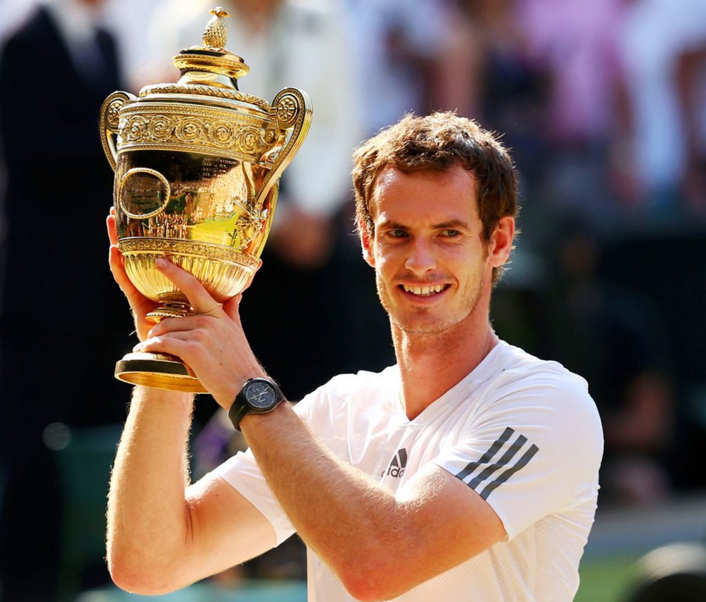 andy-murray-poses-with-the-gentlemens-singles-trophy